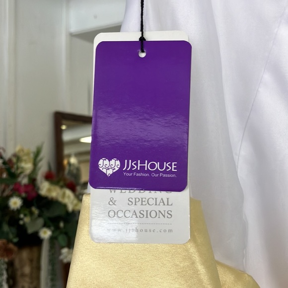 Wedding dress - Picture 3 of 7